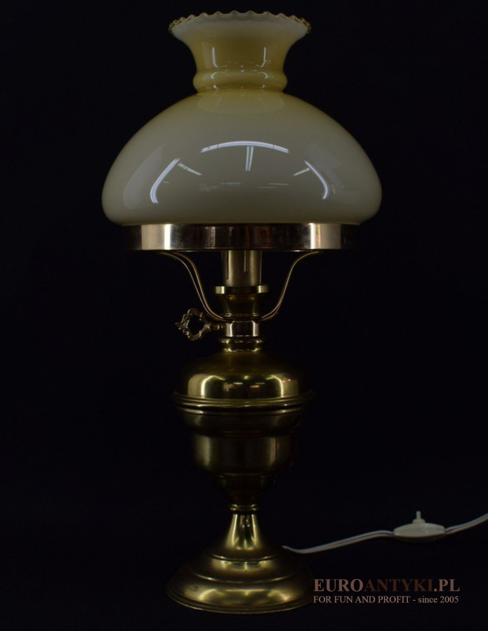 stara miedziana lampa stołowa